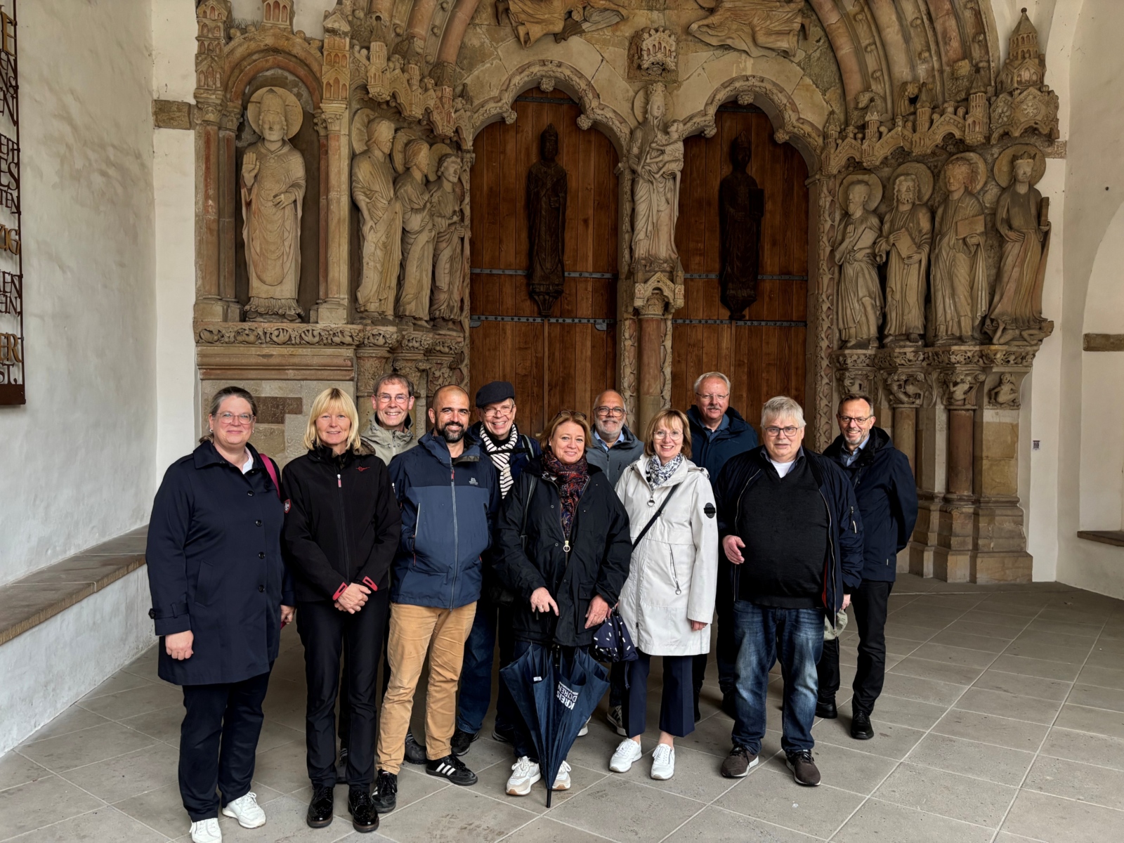 Start der Führung am Paradisportal des Paderborner Doms
