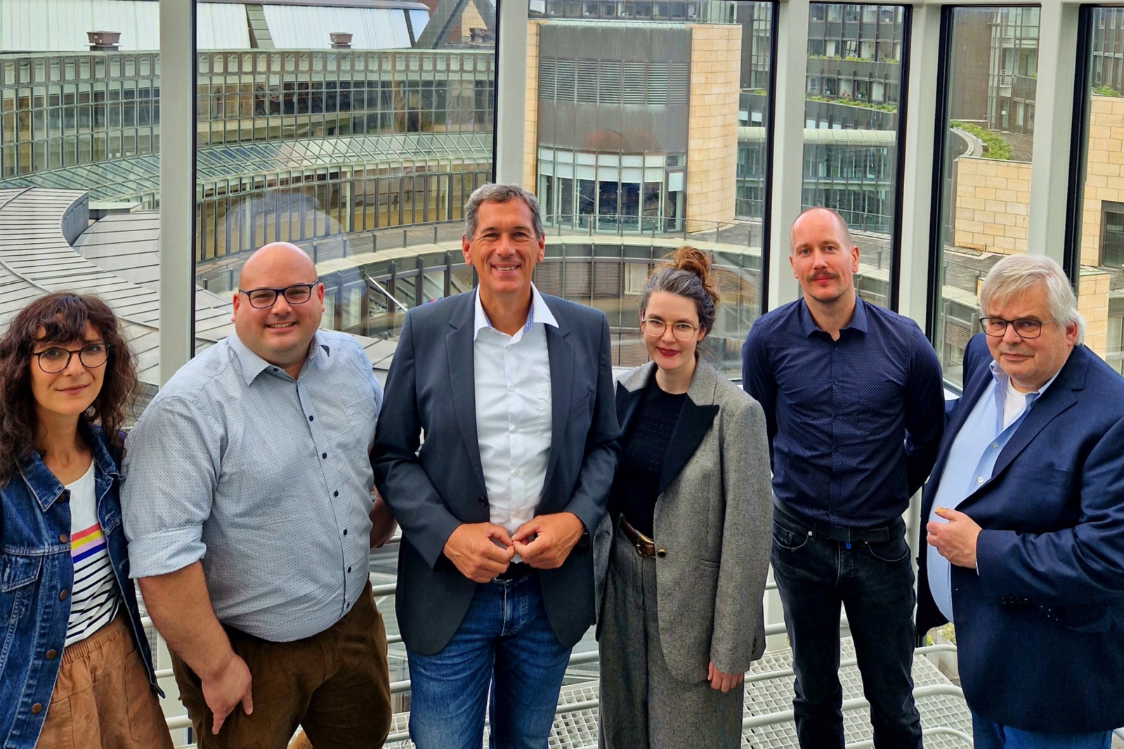 Jens Kamieth MdL (Mitte) mit Verantwortlichen aus der Familienbildung. KEFB Vorsitzender Wolfgang Hesse (rechts) vertrat die Positionen des größten Anbieters von Angebote für Familien.