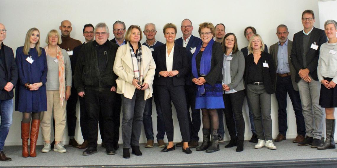 2022 LANDESWEITERBILDUNGSBEIRAT MIT MINISTERIN INA BRANDES (002)